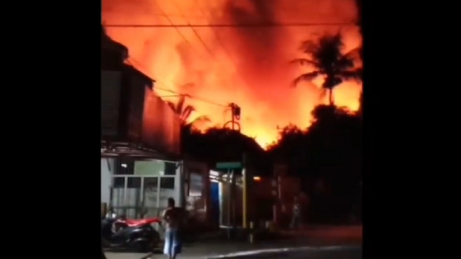 Video Kebakaran Hebat Melanda Sebuah Mal di Panakukkang, Makassar (Foto Tangkap Layar Video Instragram)