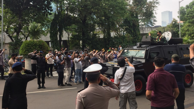 Jadi Pangkostrad, Kendaraan Komodo Brimob Mengarak Mayjen TNI Dudung Abdurachman