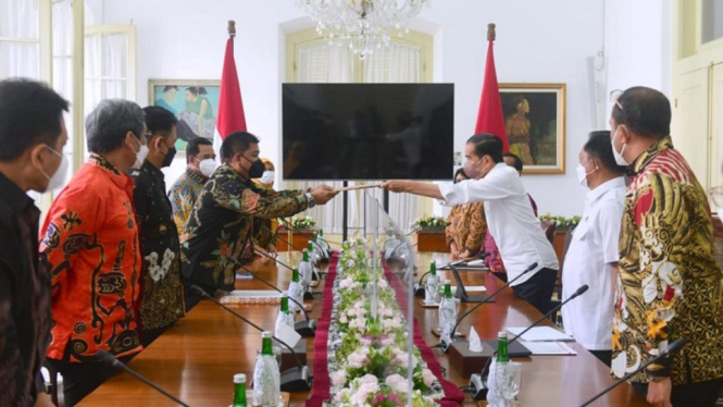 Presiden Jokowi Terima Tim Seleksi Calon Anggota KPU dan Bawaslu 2022-2027 (Foto Puspen Kemendagri)