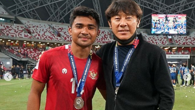 Asnawi Mangkualam dan pelatih Shin Tae-yong di Piala AFF 2020 Singapura 2021