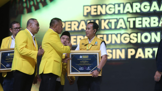 Kader Golkar DKI, Suharto Dapat Penghargaan