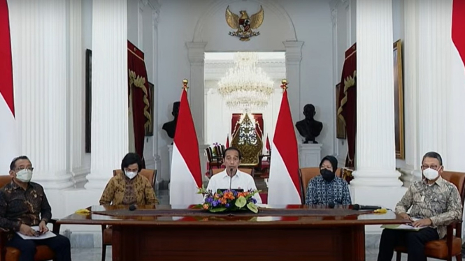 Presiden Jokowi dan jajaran umumkan kenaikan BBM.