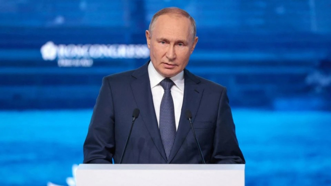 Putin berpidato di Forum Ekonomi Ketimuran.