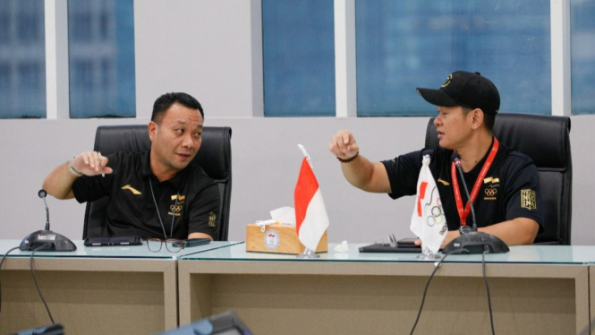 Ferry Kono dan Presiden NOC Raja Sapta (topi). Foto : NOC Indonesia
