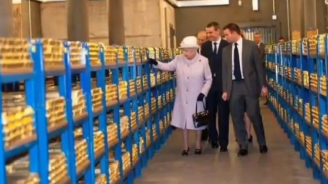 Penampakan Tumpukan Emas 24 Karat Milik Ratu Elizabeth II