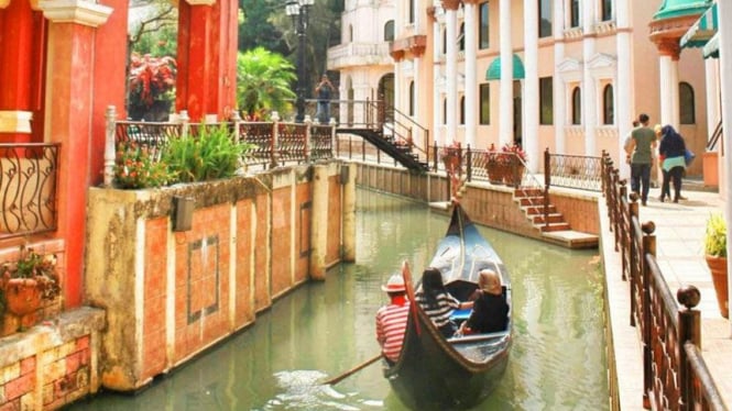 Gondola di Little Venice Kota Bunga