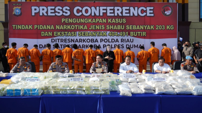 Polda Riau ungkap peredaran Narkoba.