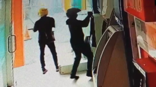 Dua Pembobol ATM Ditangkap Petugas Kebersihan dan Satpam
