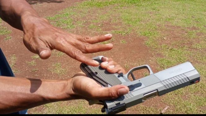 3 Teknik Dasar dan Cara Menggenggam Pistol yang Efektif