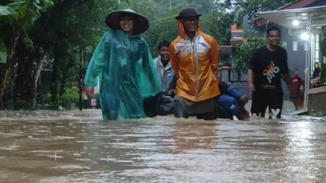 Banjir Rendam Ratusan Rumah Warga di Pacitan. Satu Jembatan Putus