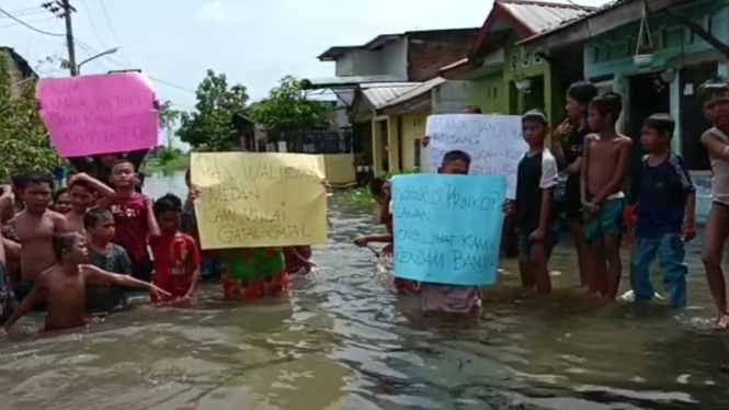 Banjir Genangi Ribuan Rumah di Komplek TKBM Belawan