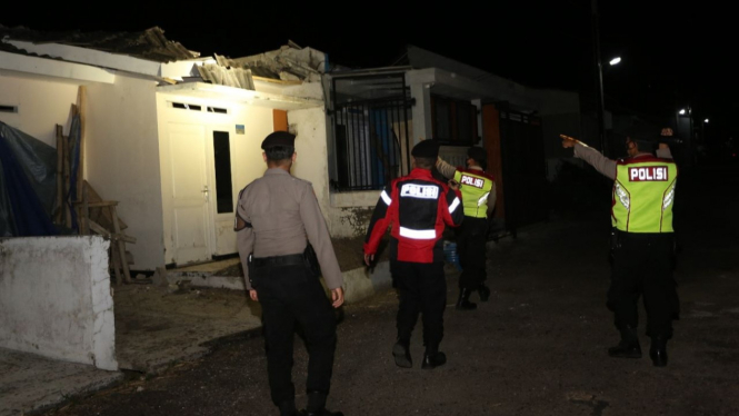 Polisi gelar patroli pengamanan di lokasi gempa Cianjur.