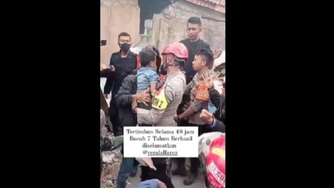 Subhanallah, Bocah Tertimbun Reruntuhan Gempa 48 Jam Masih Hidup