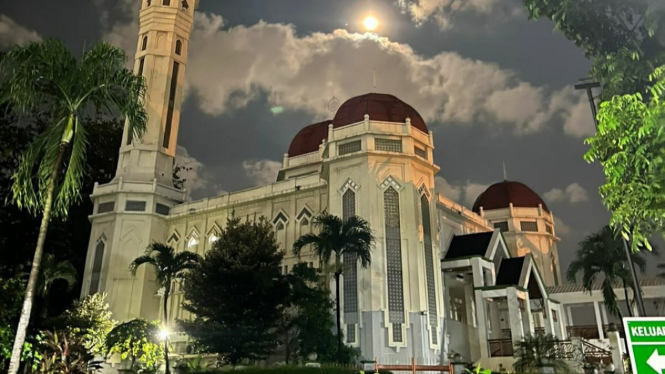 Masjid Al Bakrie Taman Rasuna, Kuningan, Jakarta Selatan.