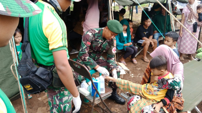 Yonzipur 9 Kostrad Gerak Cepat Evakuasi dan Obati Korban Gempa Cianjur