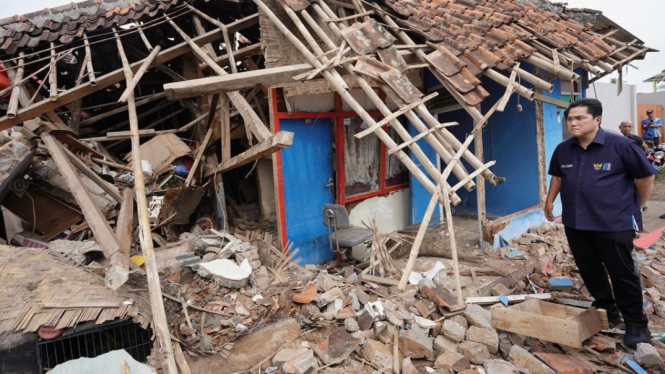 Menteri BUMN Erick Thohir saat Meninjau Lokasi Gempa di Cianjur