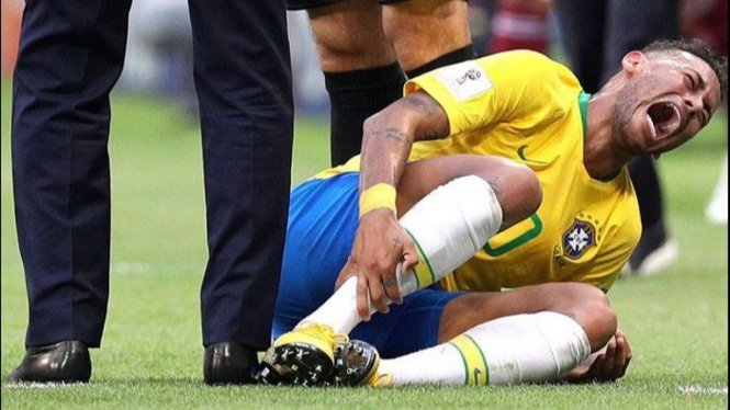 Neymar mengalami cedera pada laga Brasil vs Serbia