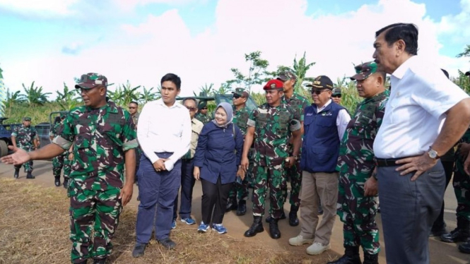 Menko Marves dan Kasad tinjau ketahanan pangan TNI AD.