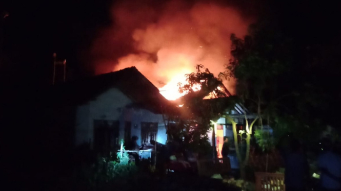 Mengenaskan, Gegara Kompor Gas, Rumah Milik Guru SD Ludes Terbakar