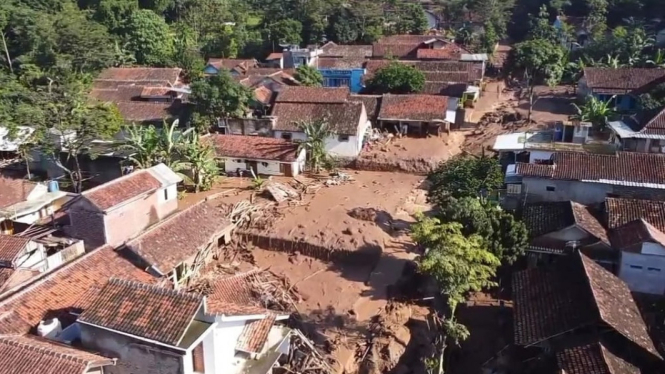 Banjir Bandang Terjang Permukiman Warga Desa Sawahdadap