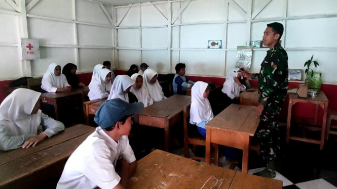 Bangunan Sekolahnya Diperbaiki Kostrad, Begini Reaksi Para Siswa