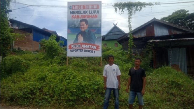 Dukung Erick Thohir Jadi Ketum PSSI, Relawan Tebar Baliho di Mamuju