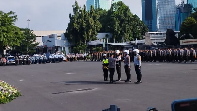 Apel gelar pasukan Operasi Keselamatan Jaya 2023 di Polda Metro Jaya.