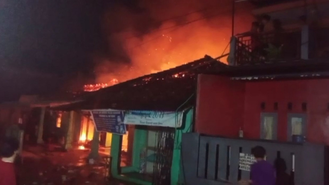 Warung Gas Elpiji dan Depot Air Mineral di Tasikmalaya Ludes Terbakar