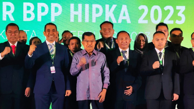 Jusuf Kalla (tengah) hadir pada acara Hipka di Jakarta.