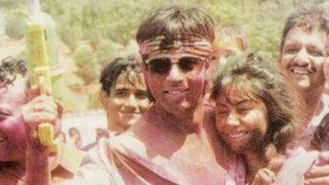Perayaan Holi Shah Rukh Khan dan Gauri Khan Tahun 90-an