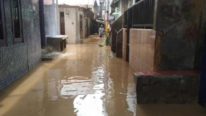 Permukiman di Kebon Pala, Jakarta, Masih Terendam Banjir