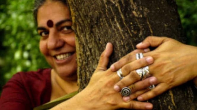 tradisi menikah dengan pohon di India