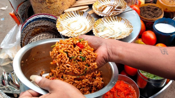Jhal Muri makanan jorok laris manis di India