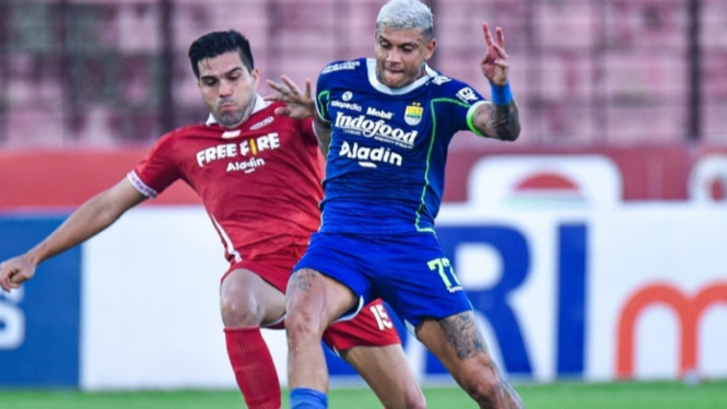 Persib Bandung vs Persis Solo Liga 1 2022/2023