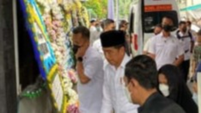 Jokowi hadiri prosesi pemakaman istri Moeldoko bersama ibu Iriana