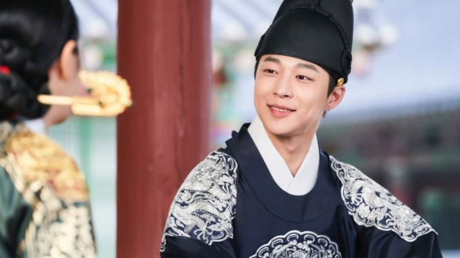 Bae In Hyuk in Under The Queen's Umbrella Drama