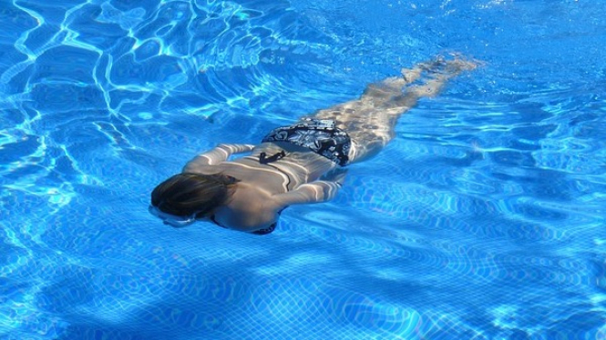 Ilustrasi olahraga berenang.