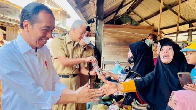 Jokowi dan Ganjar Pranowo kunjungi Pasar di Blora