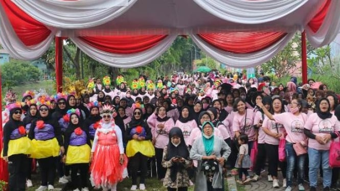 Ribuan Srikandi Ganjar Jatim gelar aksi Go Green di Surabaya