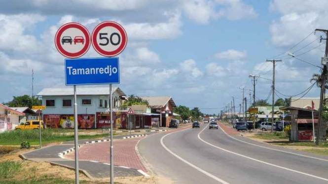 Salah satu ruas jalan di Suriname
