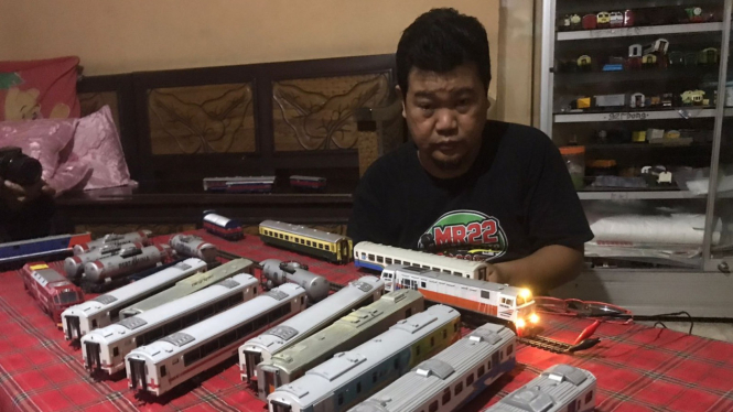 Kunto, pembuat miniatur kereta api asal Mojokerto