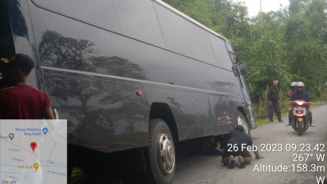 Bus milik Pemprov Jatim nyasar ke makam