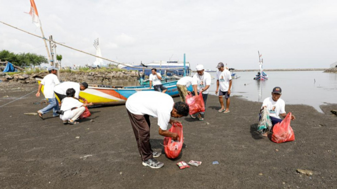 Komunitas Nelayan Pesisir Jawa Timur