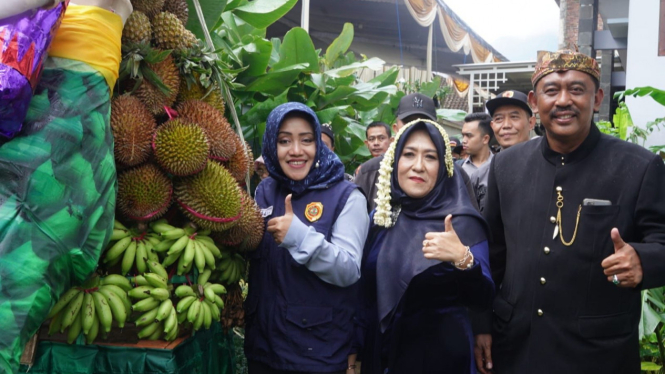 Bupati Mojokerto saat mencanangkan wisata durian di Trawas