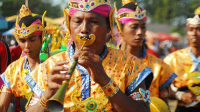 Ilustrasi alat musik tradisional saronen