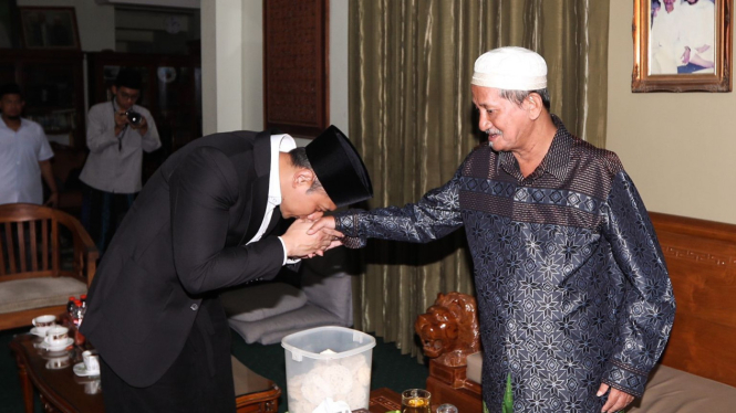 Agus Harimurti Yudhoyono (AHY) silaturahim ke KH Agoes Ali Masyhuri