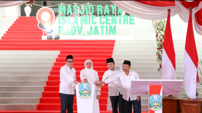 Gubernur Jatim Resmikan Masjid Raya Karya Ridwan Kamil