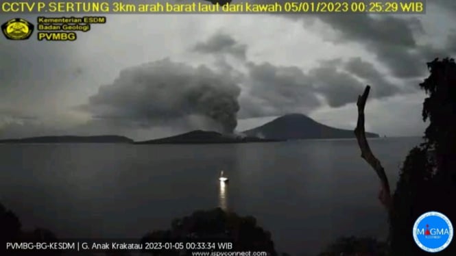 Tangkapan Layar CCTV Erupsi Gunung Anak Krakatau (05/01/2023)