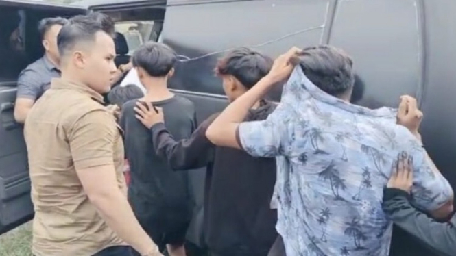 Para remaja yang diduga pelaku pengrusakan kantor MUI Lampung