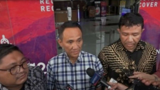 Andi Arief Sebut Lukas Enembe Tersangka Usai Tolak Kemauan Jokowi